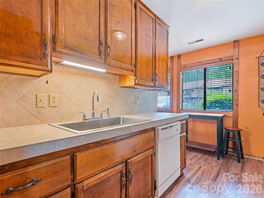 37 George Circle, Maggie Valley, NC 28751.  MLS# CAR4352732, YatesRealty ID 4324. 