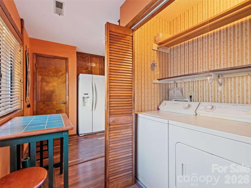 37 George Circle, Maggie Valley, NC 28751.  MLS# CAR4352732, YatesRealty ID 4324. Laundry on the main level