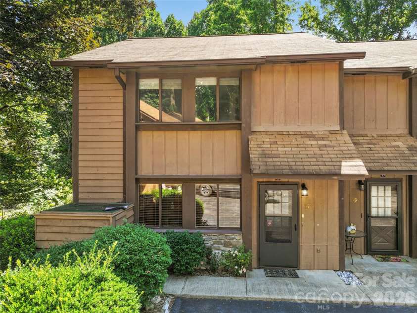 37 George Circle, Maggie Valley, NC 28751.  MLS# CAR4401492, YatesRealty ID 4324. 