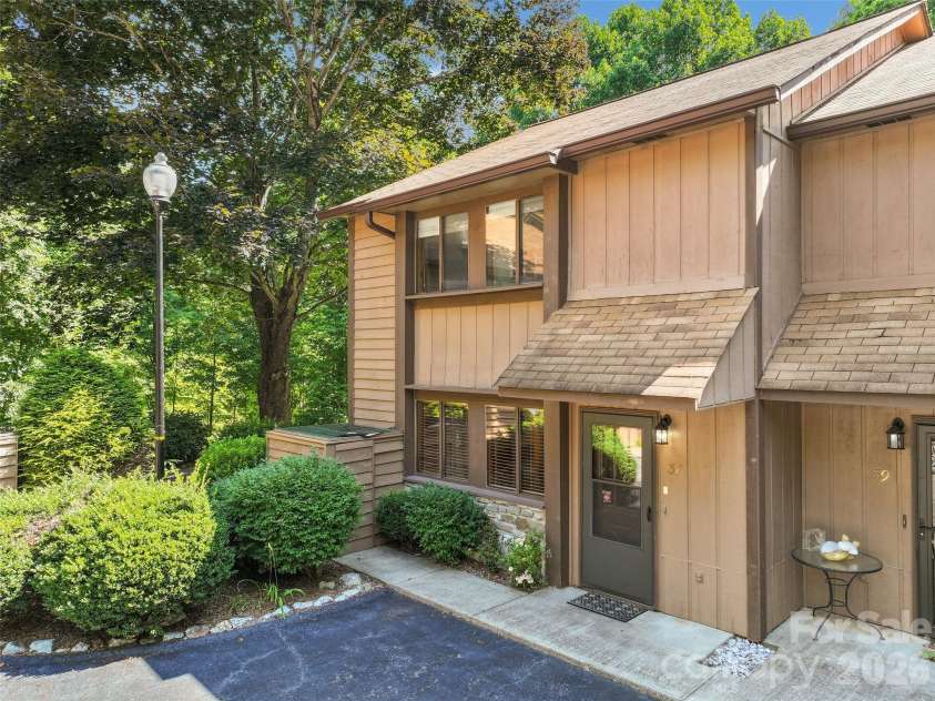 37 George Circle, Maggie Valley, NC 28751.  MLS# CAR4401492, YatesRealty ID 4324. 