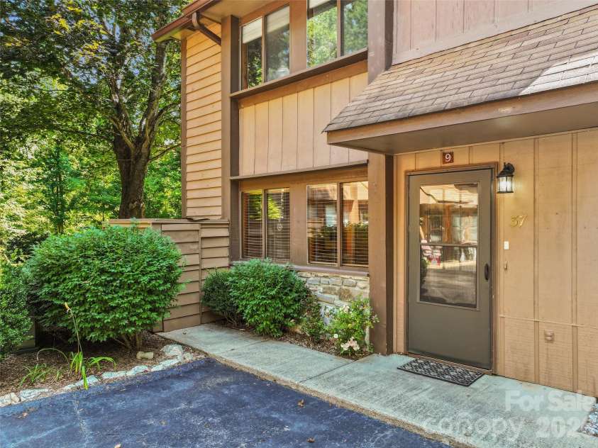 37 George Circle, Maggie Valley, NC 28751.  MLS# CAR4401492, YatesRealty ID 4324. 