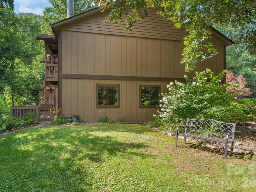 37 George Circle, Maggie Valley, NC 28751.  MLS# CAR4401492, YatesRealty ID 4324. 