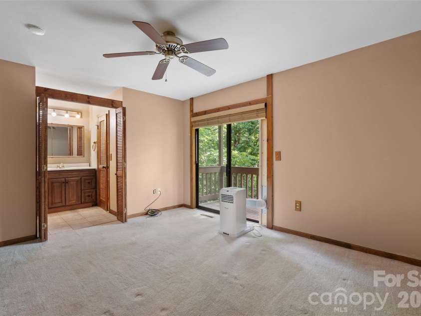 37 George Circle, Maggie Valley, NC 28751.  MLS# CAR4401492, YatesRealty ID 4324. 