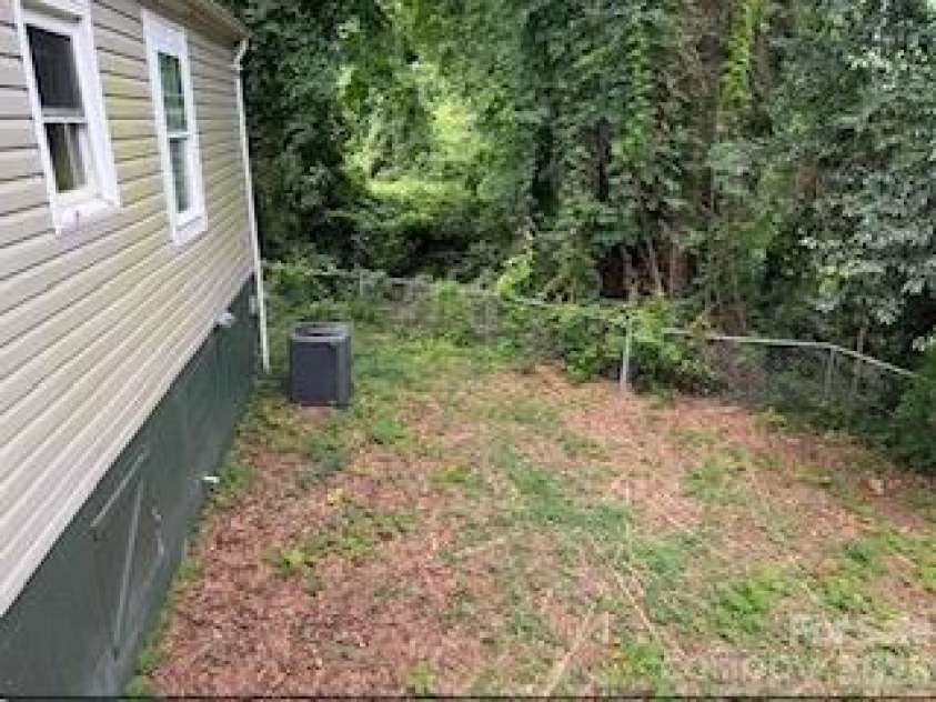826 Davidson Avenue, Gastonia, NC 28052.  MLS# CAR4413623, YatesRealty ID 43240. Backyard