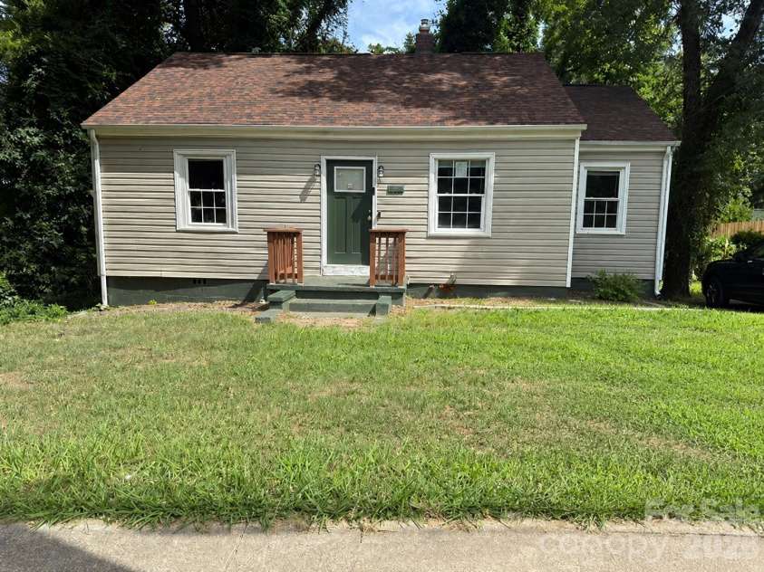 826 Davidson Avenue, Gastonia, NC 28052.  MLS# CAR4413623, YatesRealty ID 43240. Exterior Front