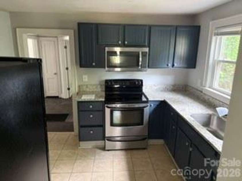 826 Davidson Avenue, Gastonia, NC 28052.  MLS# CAR4413623, YatesRealty ID 43240. Kitchen Pic #2