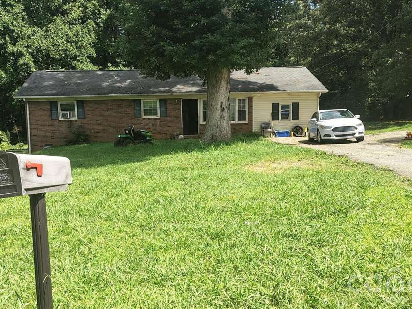 522 Lee Drive, Shelby, NC 28152.  MLS# CAR4413725, YatesRealty ID 43245. 