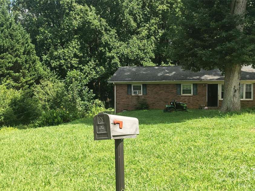 522 Lee Drive, Shelby, NC 28152.  MLS# CAR4413725, YatesRealty ID 43245. 