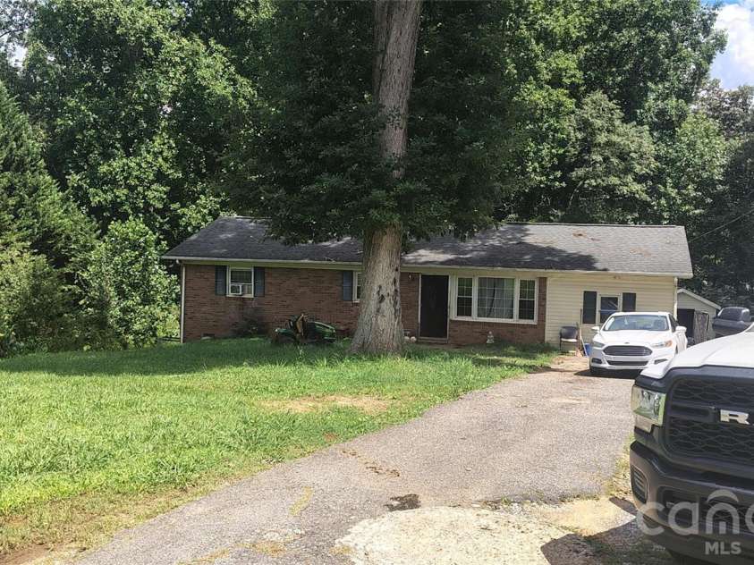 522 Lee Drive, Shelby, NC 28152.  MLS# CAR4413725, YatesRealty ID 43245. 
