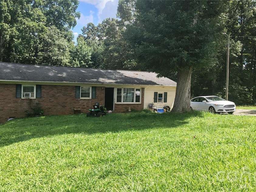 522 Lee Drive, Shelby, NC 28152.  MLS# CAR4413725, YatesRealty ID 43245. 