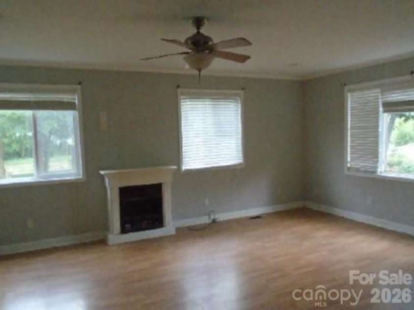 512 Vance Street, Laurinburg, NC 28352.  MLS# CAR4413748, YatesRealty ID 43246. 