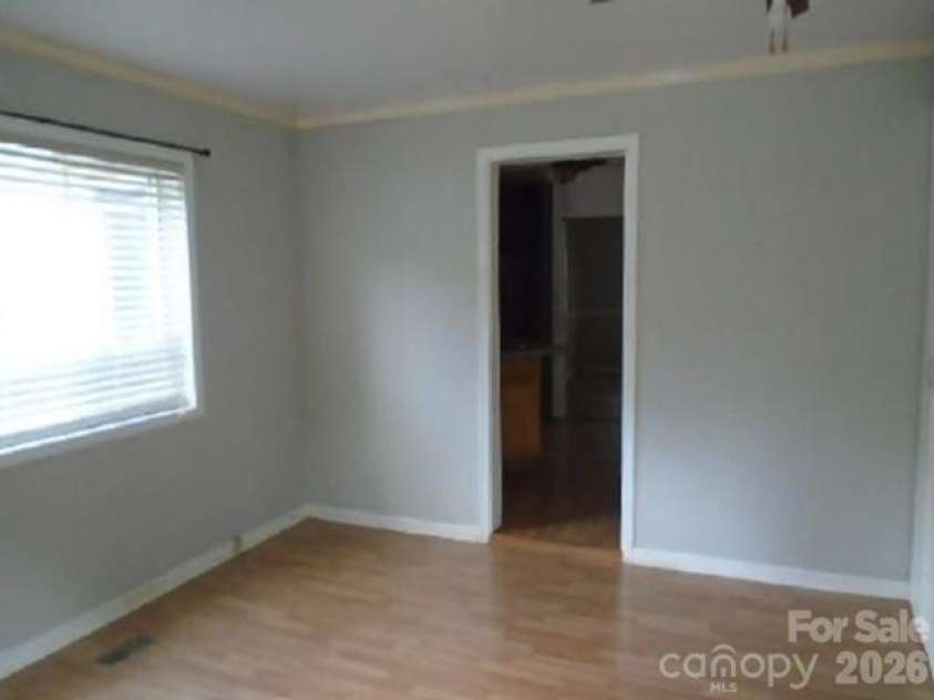512 Vance Street, Laurinburg, NC 28352.  MLS# CAR4413748, YatesRealty ID 43246. 