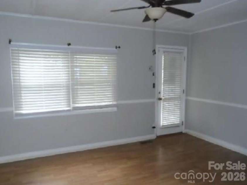 512 Vance Street, Laurinburg, NC 28352.  MLS# CAR4413748, YatesRealty ID 43246. 