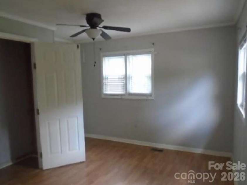 512 Vance Street, Laurinburg, NC 28352.  MLS# CAR4413748, YatesRealty ID 43246. 