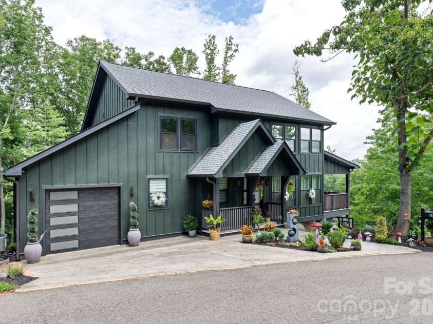 49 Timber Moss Drive, Asheville, NC 28804.  MLS# CAR4413689, YatesRealty ID 43247. 