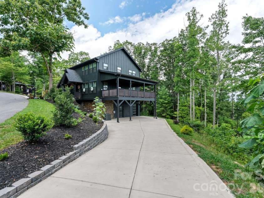 49 Timber Moss Drive, Asheville, NC 28804.  MLS# CAR4413689, YatesRealty ID 43247. 