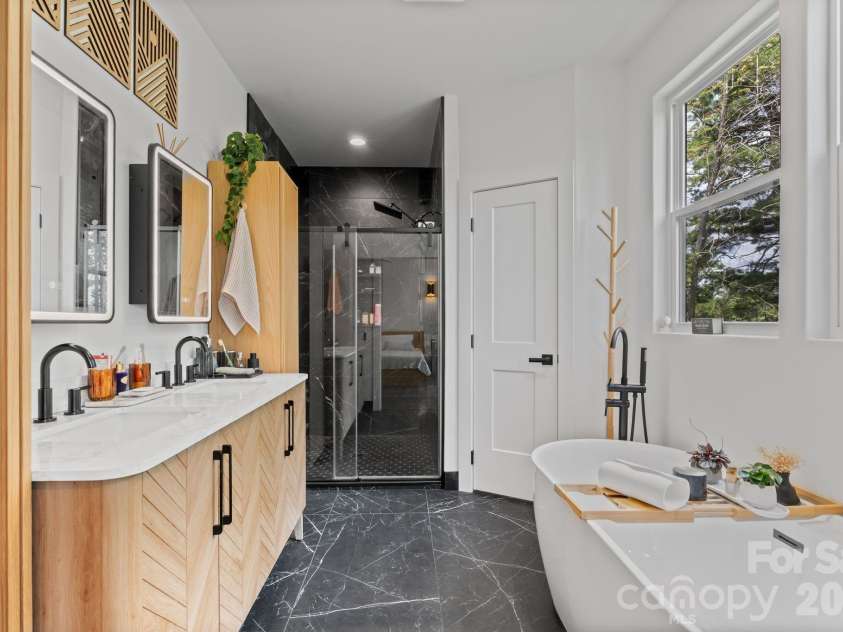 49 Timber Moss Drive, Asheville, NC 28804.  MLS# CAR4413689, YatesRealty ID 43247. Primary Bath