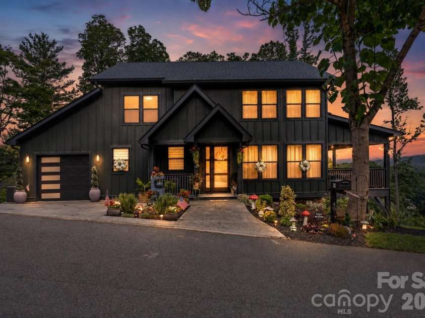 49 Timber Moss Drive, Asheville, NC 28804.  MLS# CAR4413689, YatesRealty ID 43247. Welcome Home!