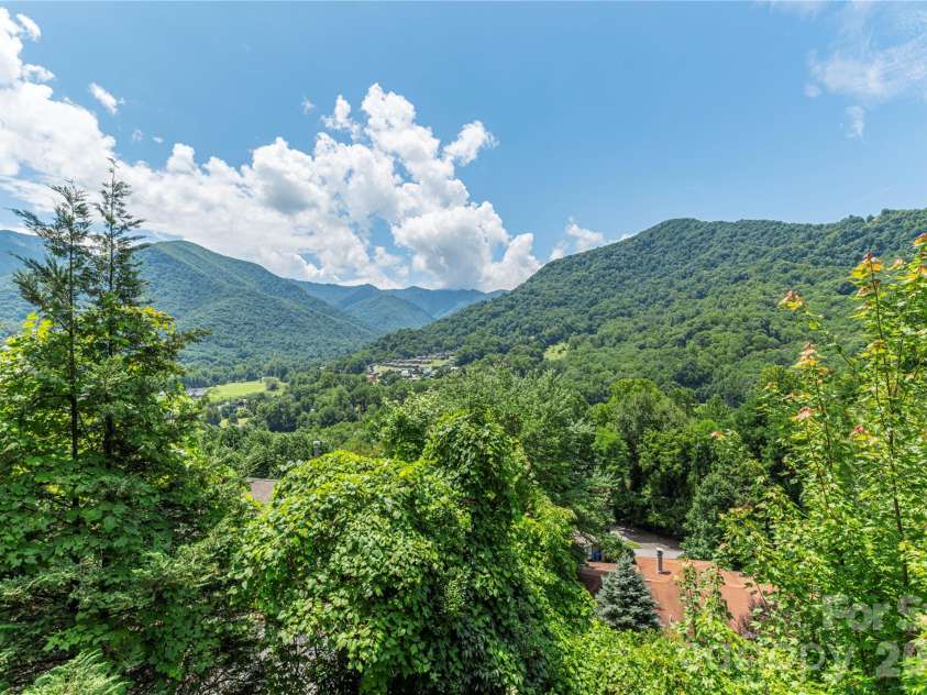 73 Mountain Breeze Drive, Maggie Valley, NC 28751.  MLS# CAR4413648, YatesRealty ID 43249. 