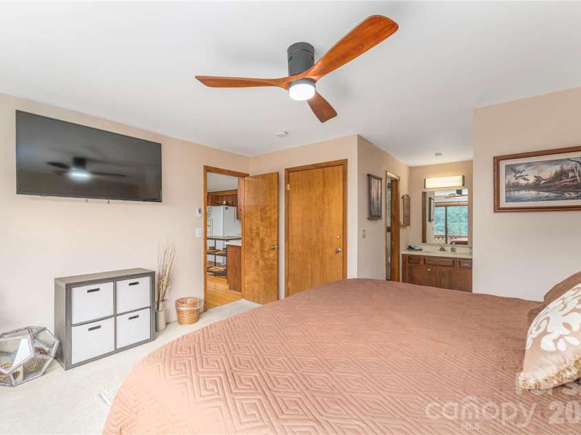 73 Mountain Breeze Drive, Maggie Valley, NC 28751.  MLS# CAR4413648, YatesRealty ID 43249. 