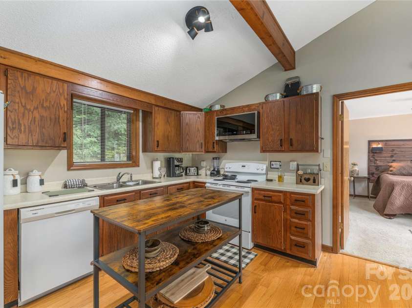 73 Mountain Breeze Drive, Maggie Valley, NC 28751.  MLS# CAR4413648, YatesRealty ID 43249. 