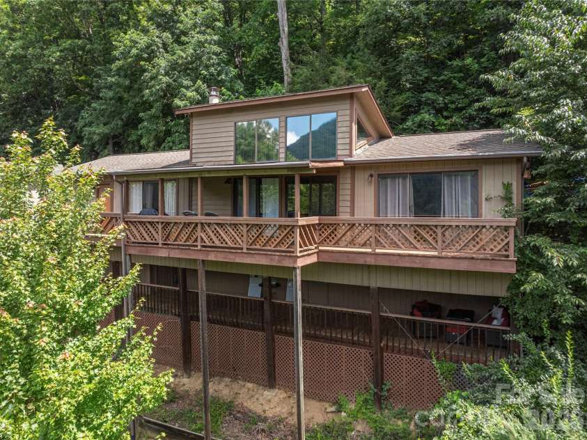 73 Mountain Breeze Drive, Maggie Valley, NC 28751.  MLS# CAR4413648, YatesRealty ID 43249. 
