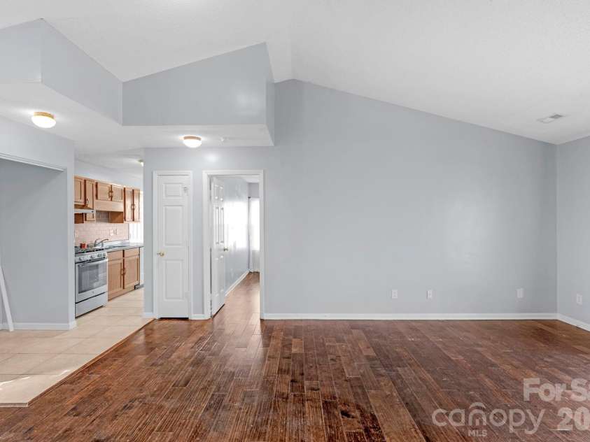 7015 Hunters Glen Drive, Charlotte, NC 28214.  MLS# CAR4354629, YatesRealty ID 4325. 
