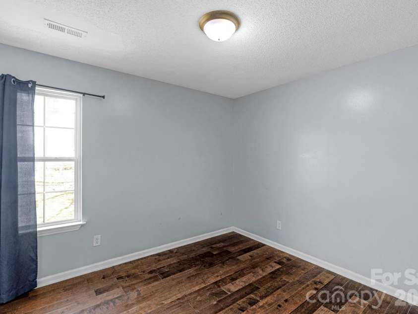 7015 Hunters Glen Drive, Charlotte, NC 28214.  MLS# CAR4354629, YatesRealty ID 4325. Bed 2