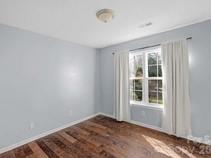 7015 Hunters Glen Drive, Charlotte, NC 28214.  MLS# CAR4354629, YatesRealty ID 4325. Bed 3