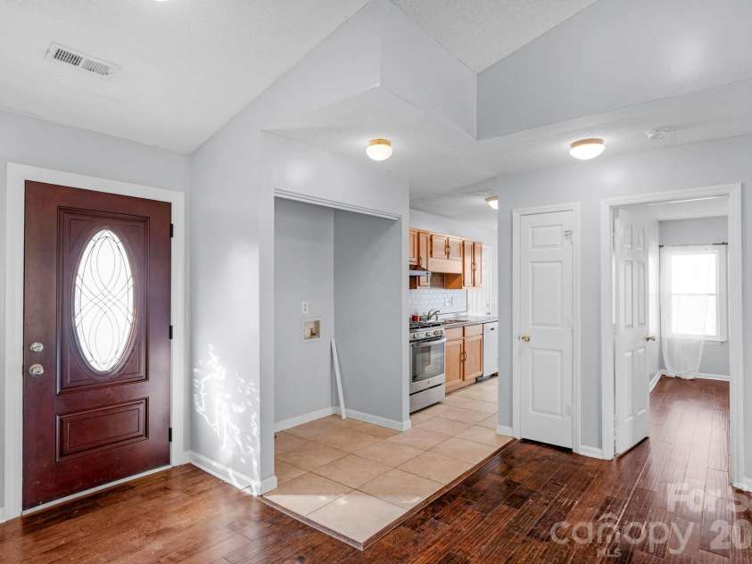 7015 Hunters Glen Drive, Charlotte, NC 28214.  MLS# CAR4354629, YatesRealty ID 4325. Front entry