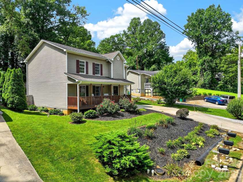 47 Royal Oaks Road, Arden, NC 28704.  MLS# CAR4411047, YatesRealty ID 43257. 