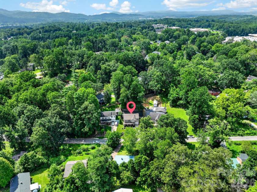 47 Royal Oaks Road, Arden, NC 28704.  MLS# CAR4411047, YatesRealty ID 43257. 