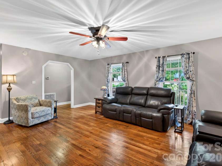 47 Royal Oaks Road, Arden, NC 28704.  MLS# CAR4411047, YatesRealty ID 43257. 