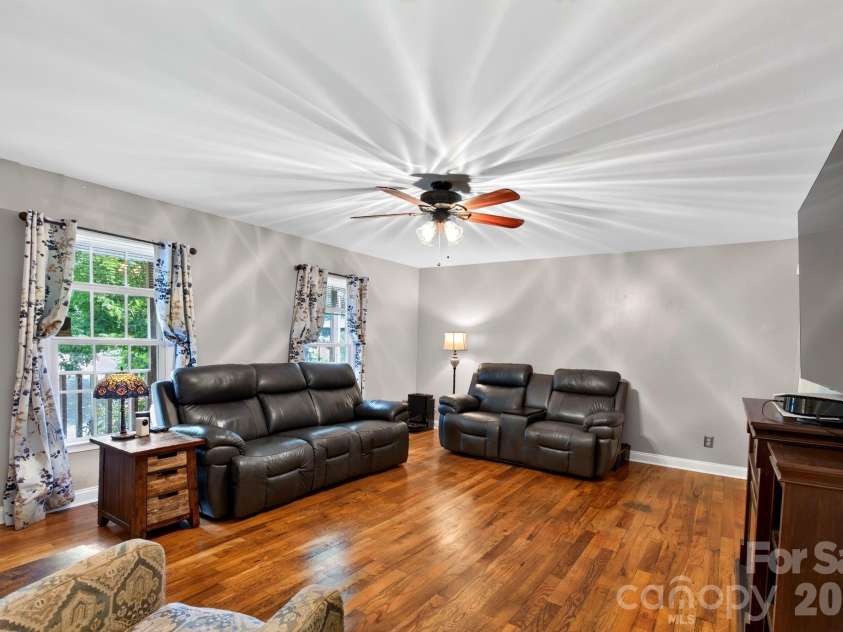 47 Royal Oaks Road, Arden, NC 28704.  MLS# CAR4411047, YatesRealty ID 43257. 