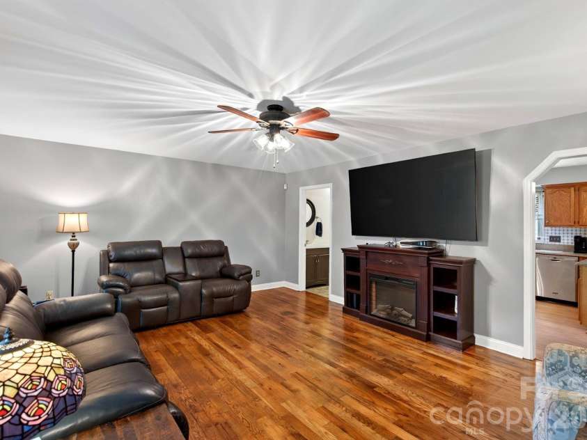 47 Royal Oaks Road, Arden, NC 28704.  MLS# CAR4411047, YatesRealty ID 43257. 