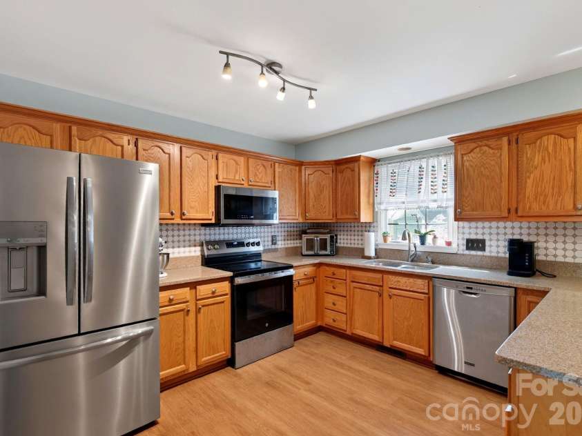 47 Royal Oaks Road, Arden, NC 28704.  MLS# CAR4411047, YatesRealty ID 43257. 