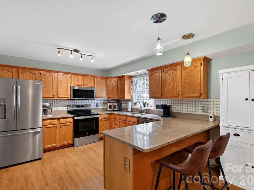 47 Royal Oaks Road, Arden, NC 28704.  MLS# CAR4411047, YatesRealty ID 43257. 