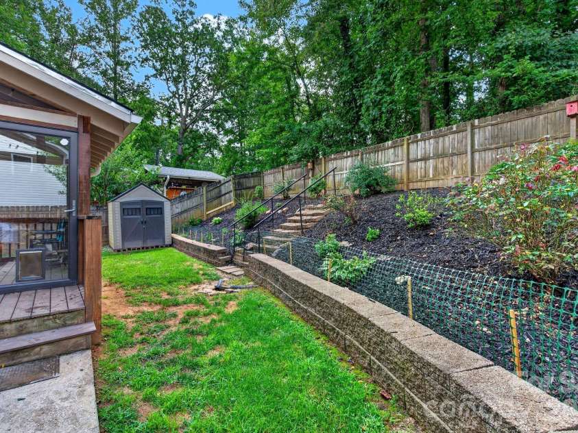 47 Royal Oaks Road, Arden, NC 28704.  MLS# CAR4411047, YatesRealty ID 43257. 