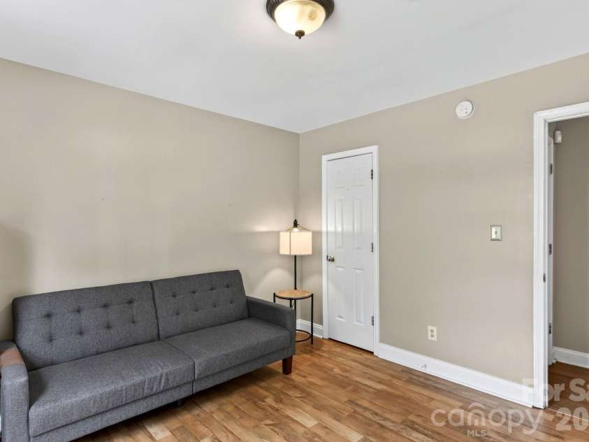 47 Royal Oaks Road, Arden, NC 28704.  MLS# CAR4411047, YatesRealty ID 43257. 