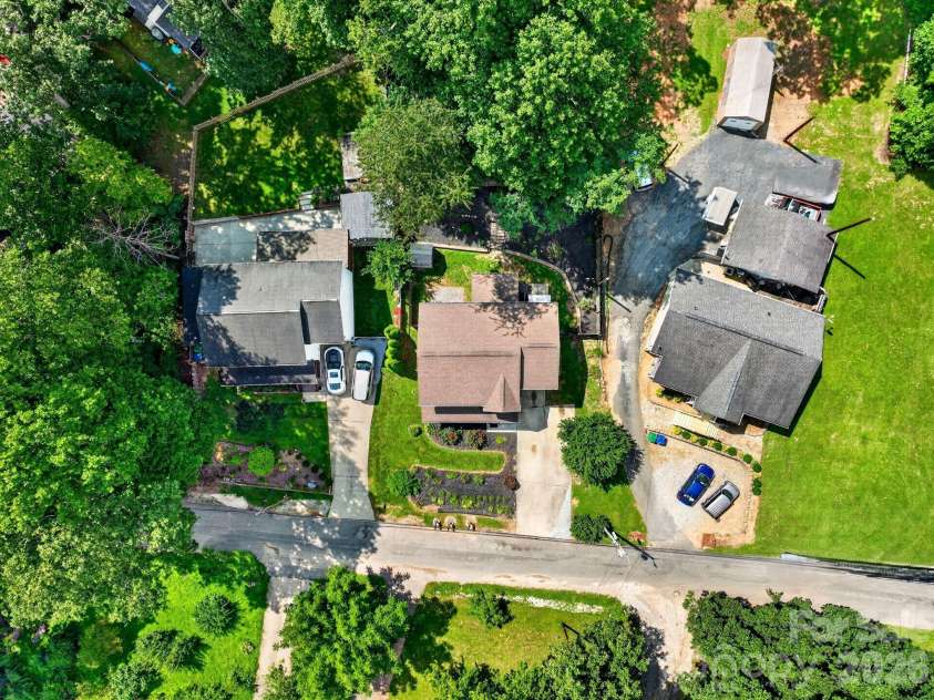 47 Royal Oaks Road, Arden, NC 28704.  MLS# CAR4411047, YatesRealty ID 43257. 
