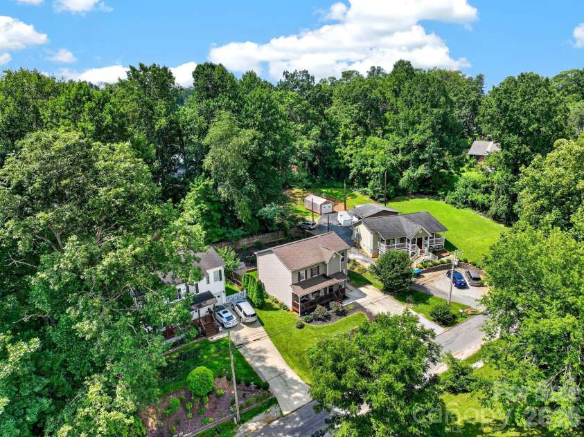 47 Royal Oaks Road, Arden, NC 28704.  MLS# CAR4411047, YatesRealty ID 43257. 