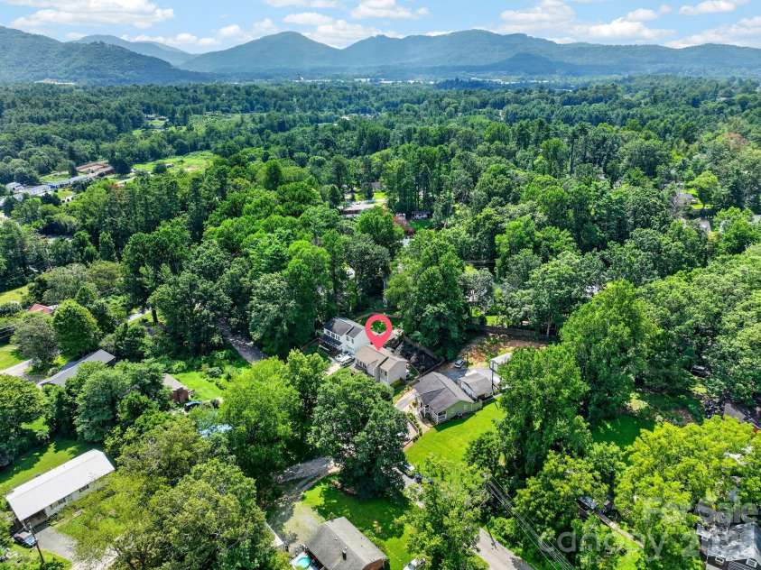 47 Royal Oaks Road, Arden, NC 28704.  MLS# CAR4411047, YatesRealty ID 43257. 