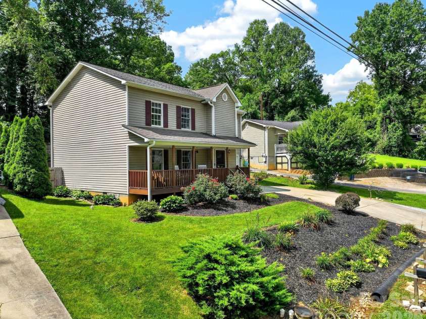 47 Royal Oaks Road, Arden, NC 28704.  MLS# CAR4411047, YatesRealty ID 43257. 