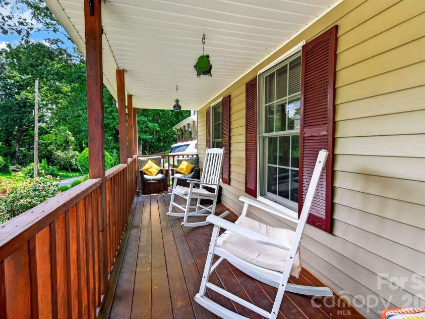47 Royal Oaks Road, Arden, NC 28704.  MLS# CAR4411047, YatesRealty ID 43257. Front porch
