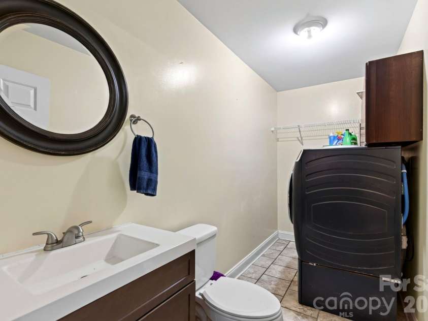 47 Royal Oaks Road, Arden, NC 28704.  MLS# CAR4411047, YatesRealty ID 43257. Half bath on main floor