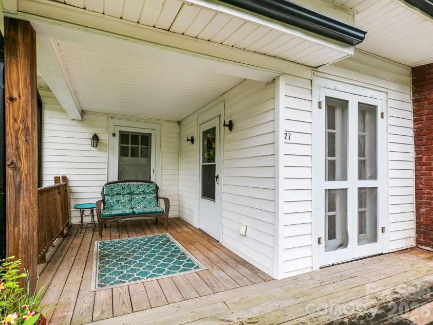 27 Warwick Road, Asheville, NC 28803.  MLS# CAR4409749, YatesRealty ID 43258. 