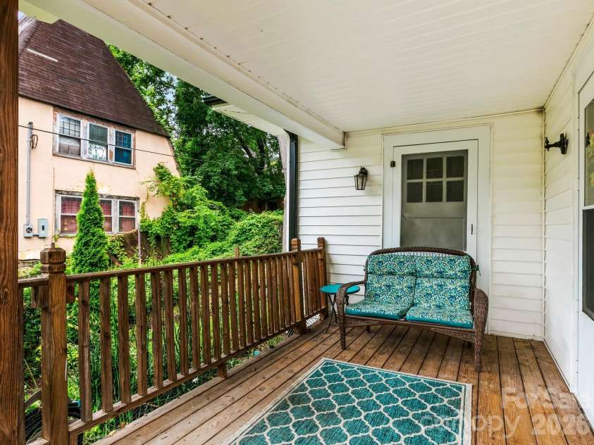 27 Warwick Road, Asheville, NC 28803.  MLS# CAR4409749, YatesRealty ID 43258. 