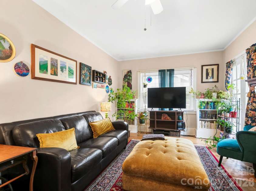 27 Warwick Road, Asheville, NC 28803.  MLS# CAR4409749, YatesRealty ID 43258. 