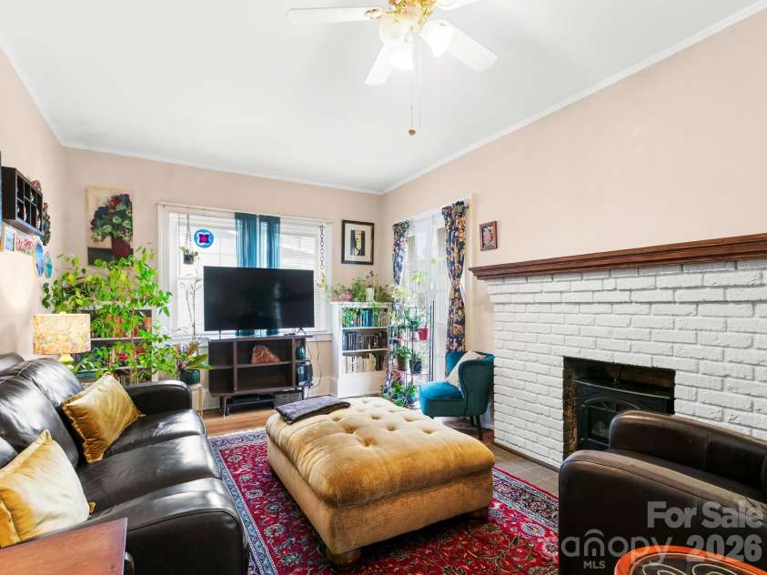 27 Warwick Road, Asheville, NC 28803.  MLS# CAR4409749, YatesRealty ID 43258. 