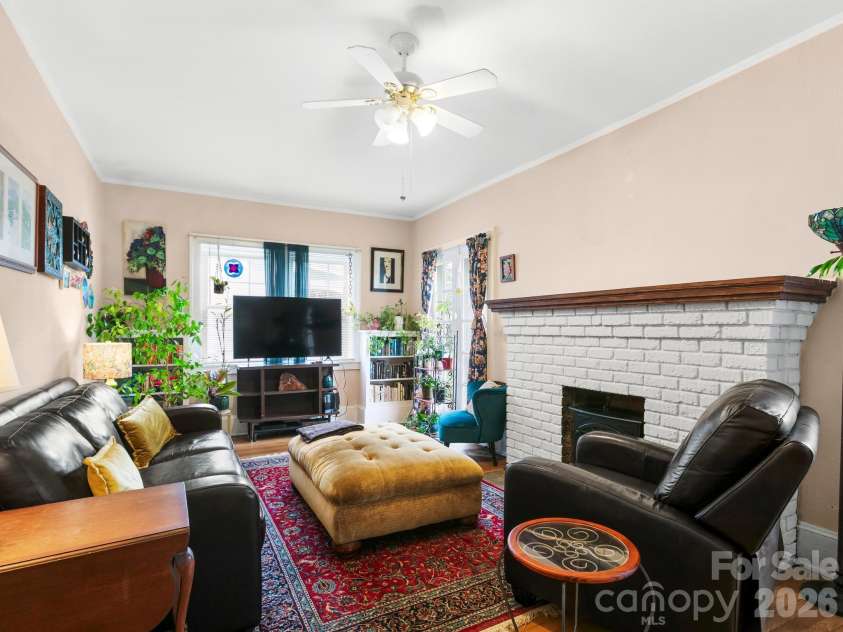 27 Warwick Road, Asheville, NC 28803.  MLS# CAR4409749, YatesRealty ID 43258. 